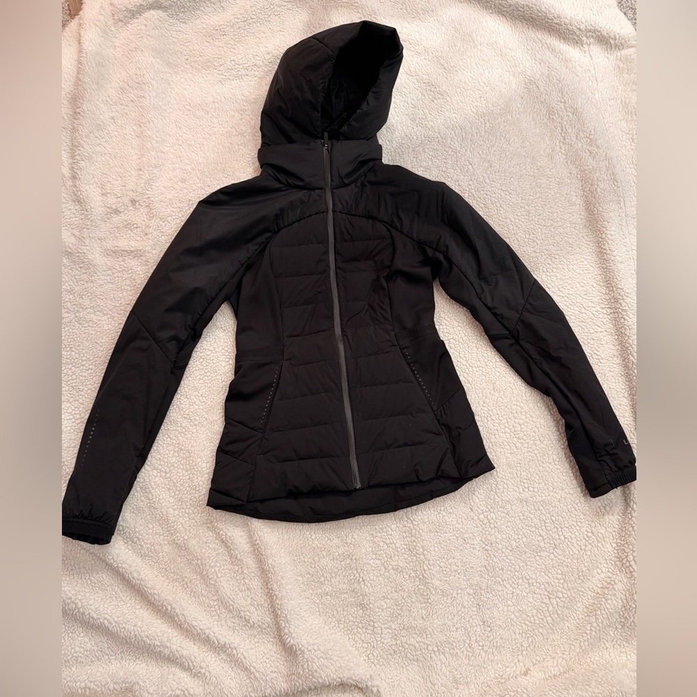 Lululemon Down For it All Women's Black Puffer Jacket - Picture 4 of 6